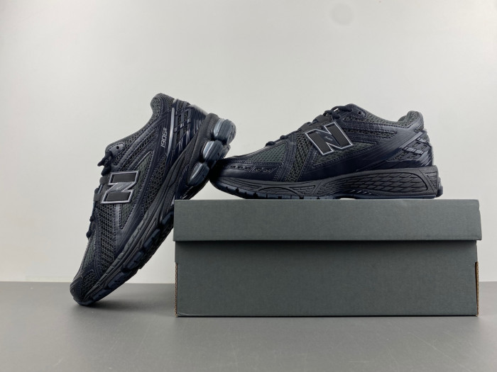 New Balance 1906R Black Metallic Silver M1906RJB