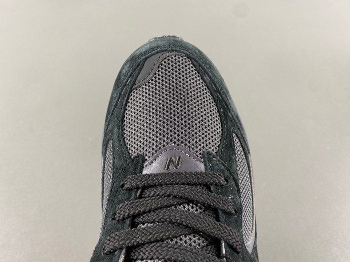 New Balance 2002R Black Dark Grey M2002RBL