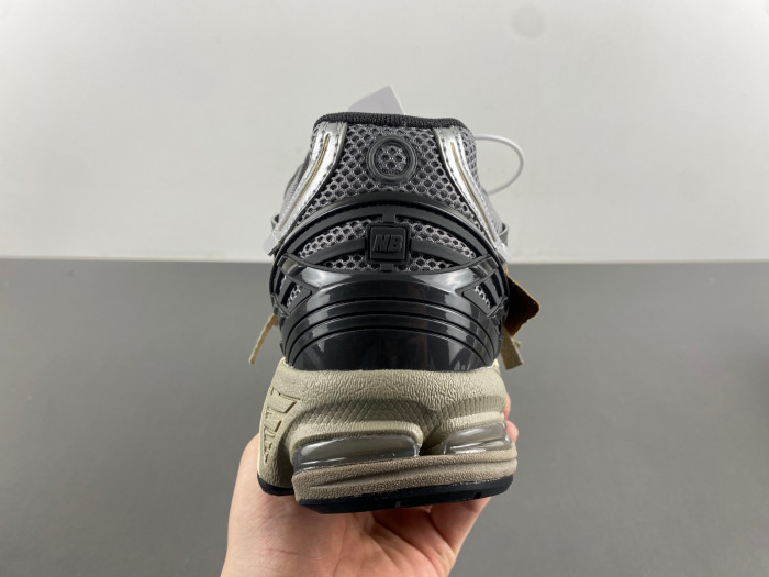 New Balance U1906AA