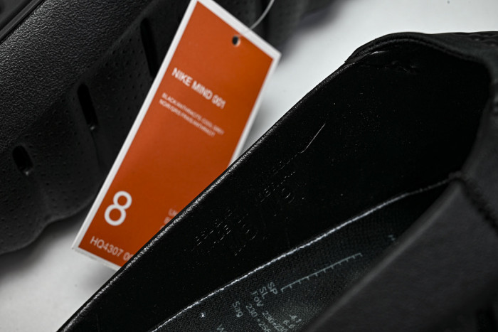Nike Mind 001 Slide Triple Black HQ4307-005 (RUN SMALL,PLS 1 SIZE UP)