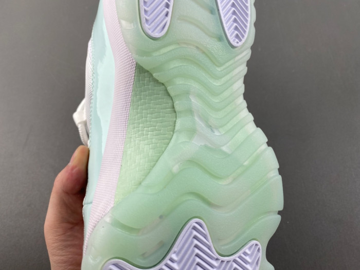 Air Jordan 11 Low “Igloo” AH7860-103
