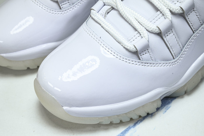 COMME des GARÇONS x Air Jordan 11 IV7639-100