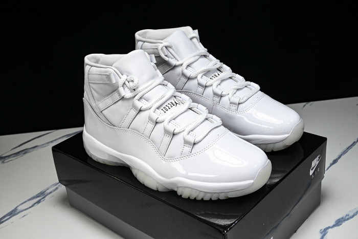 COMME des GARÇONS x Air Jordan 11 IV7639-100
