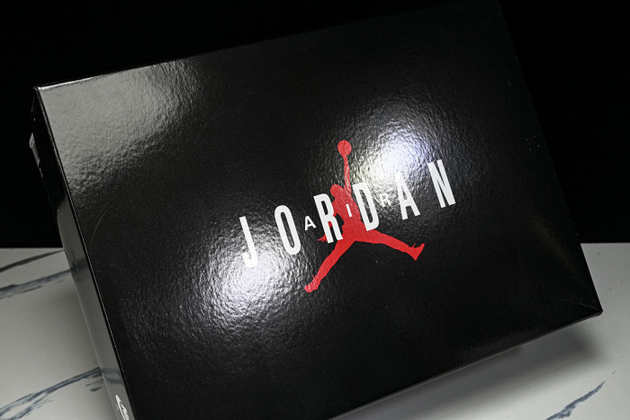 COMME des GARÇONS x Air Jordan 11 IV7639-100