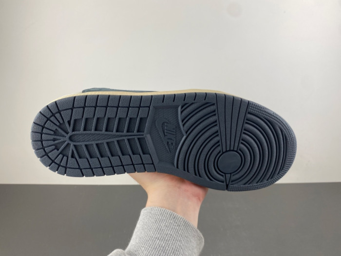 Travis Scott x Air Jordan 1 Low DM7866-713