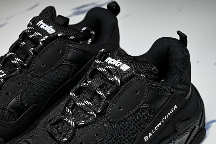 BL TRIPLE S TRAINERS BLACK SNEAKERS W1FB3-1001