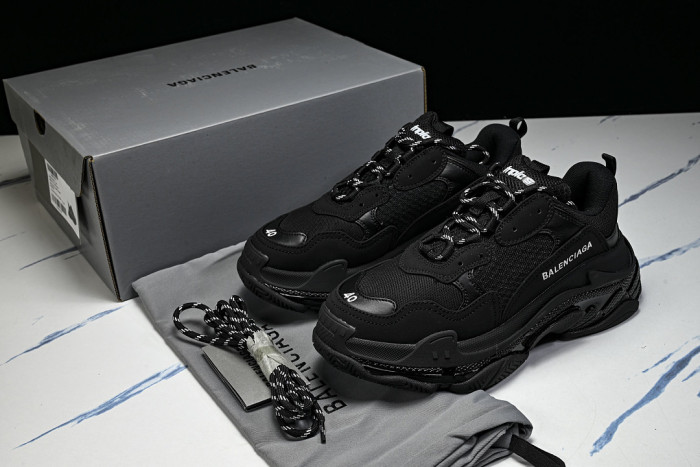 BL TRIPLE S TRAINERS BLACK SNEAKERS W1FB3-1001