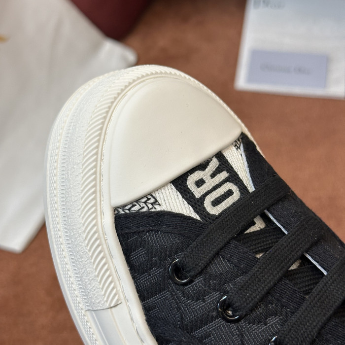 DR LOW-TOP SNEAKERS DR-247