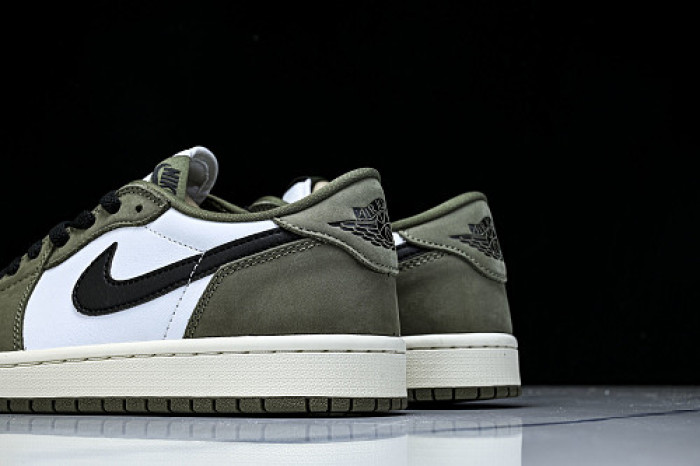 Air Jordan 1 Low OG "Medium Olive" HQ6998-200