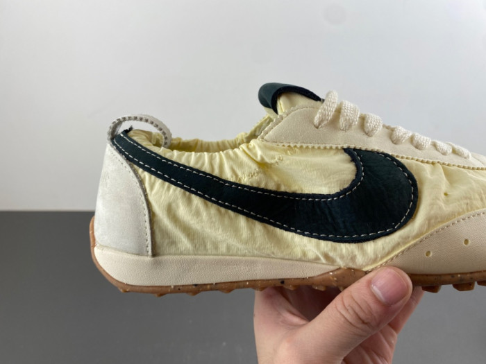 Jacquemus x Nike Jacumoon Shoe HV8547-700