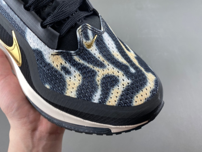 Nike Air Zoom Pegasus Premium Zebra IQ0368-010