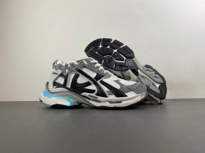(LED) BL RUNNER SNEAKERS WRNLD 9012