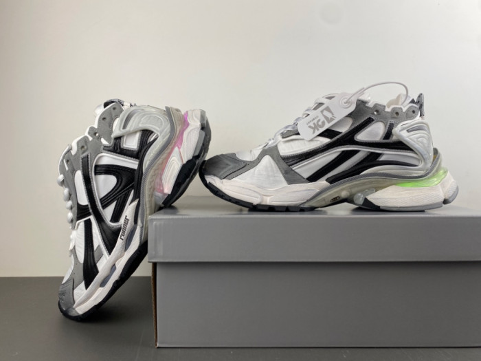 (LED) BL RUNNER SNEAKERS WRNLD 9012