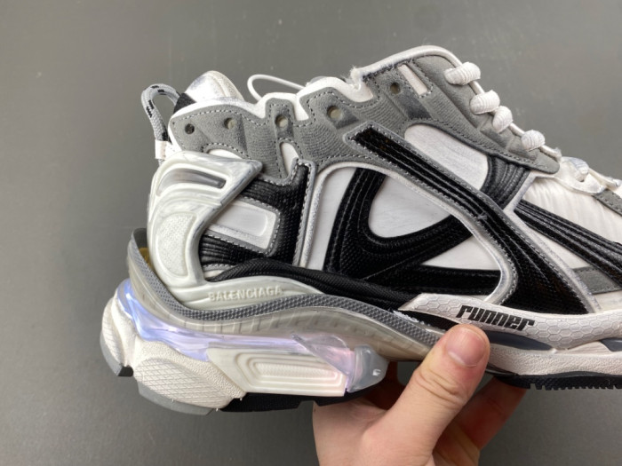 (LED) BL RUNNER SNEAKERS WRNLD 9012