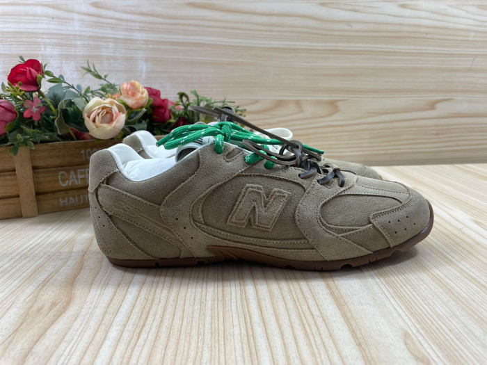New Balance MIU NB5302