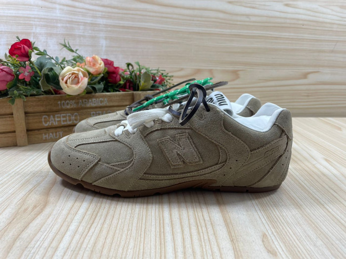 New Balance MIU NB5302